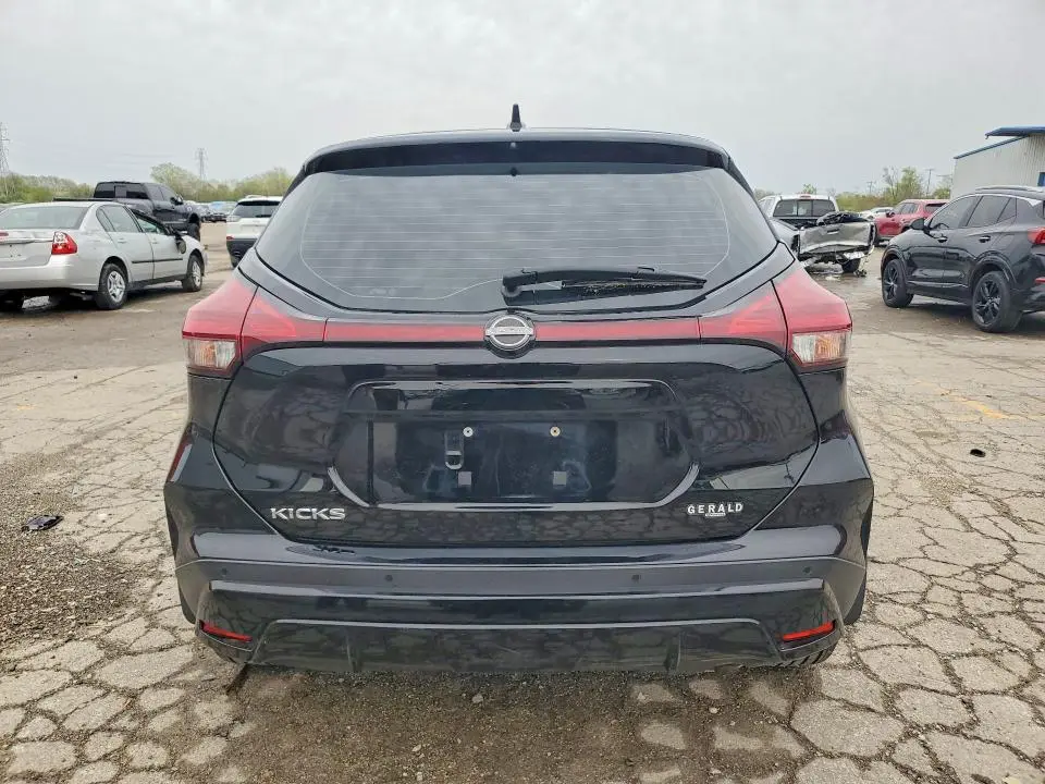 2022 NISSAN KICKS S  