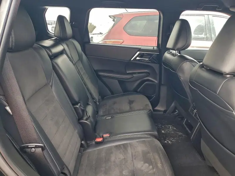 2024 MITSUBISHI OUTLANDER SE  