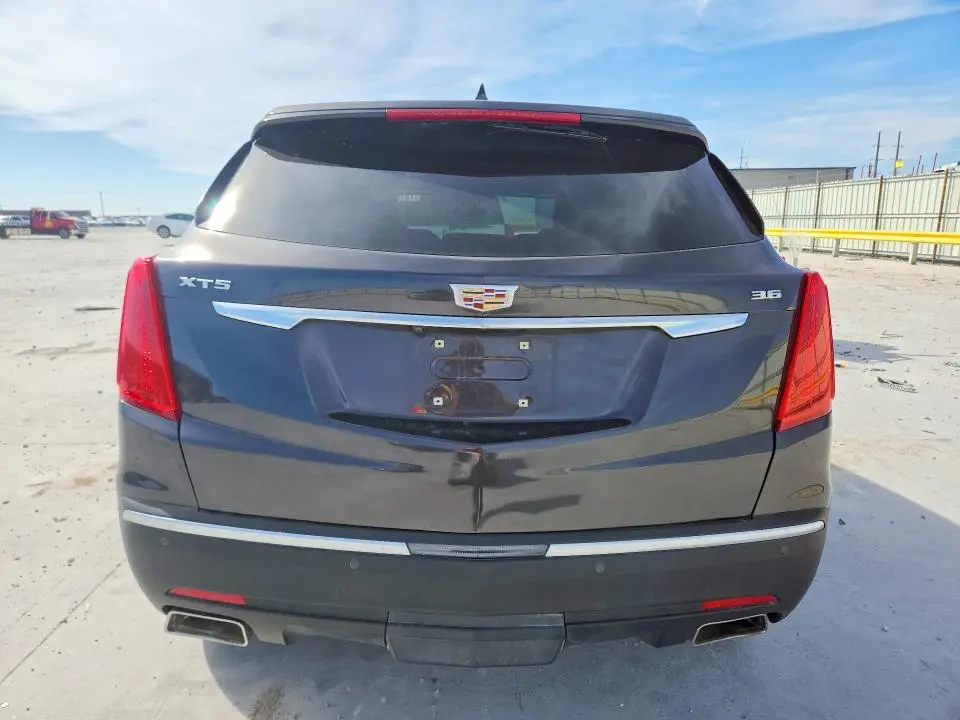 2017 CADILLAC XT5   