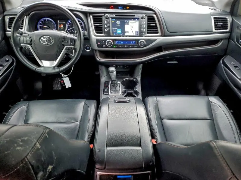 2018 TOYOTA HIGHLANDER SE  