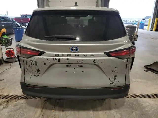 2021 TOYOTA SIENNA LE  