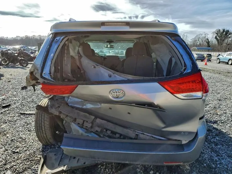 2011 TOYOTA SIENNA BASE  