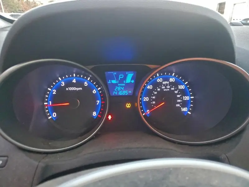 2011 HYUNDAI TUCSON GLS  