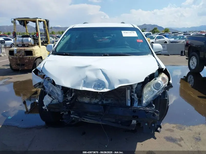 2015 TOYOTA SIENNA LE 8 PASSENGER