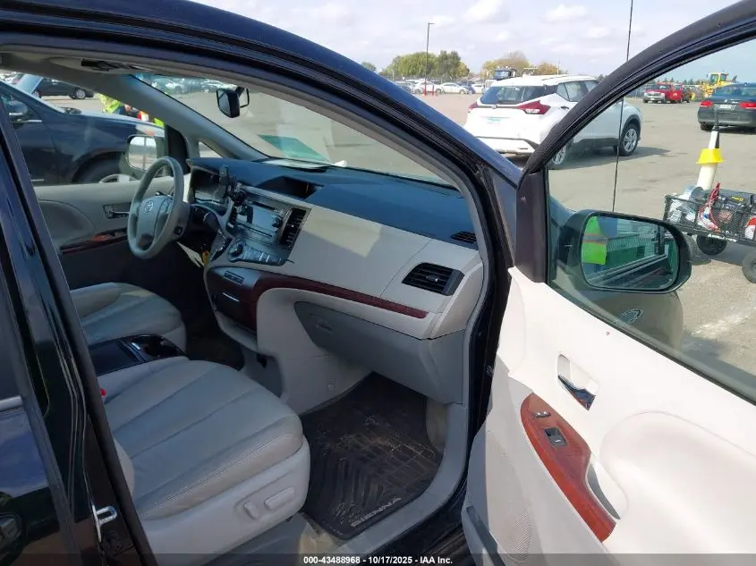 2014 TOYOTA SIENNA XLE 7 PASSENGER