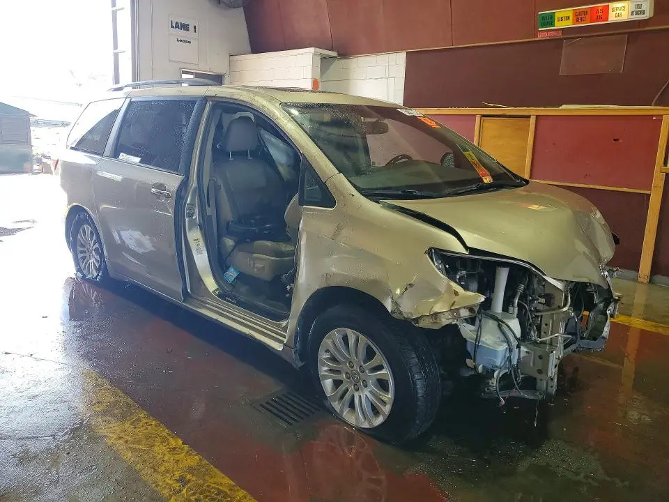 2015 TOYOTA SIENNA XLE 8-PASSENGER  