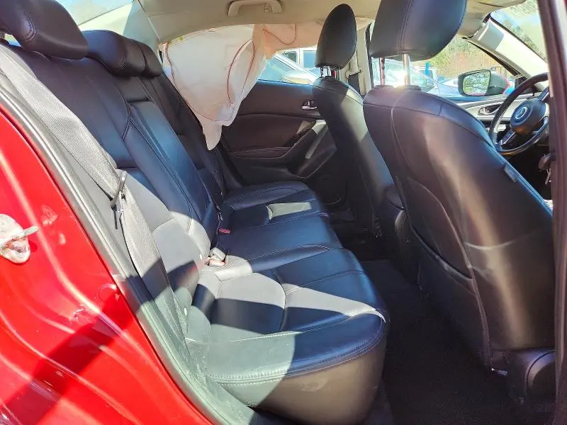 2018 MAZDA 3 TOURING  