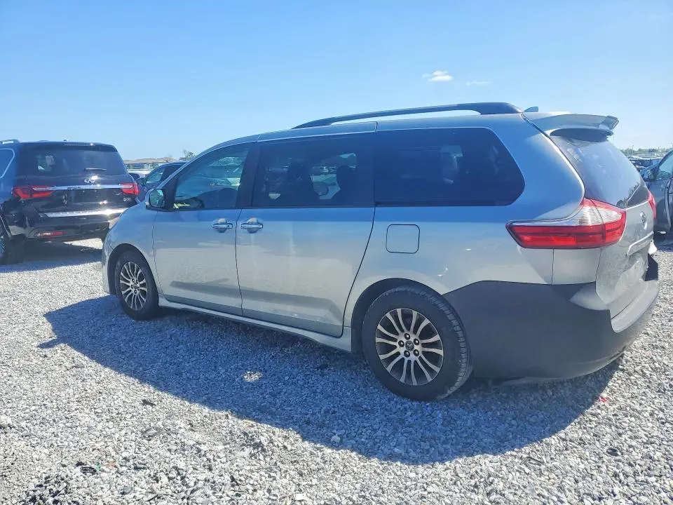 2019 TOYOTA SIENNA XLE 8-PASSENGER  