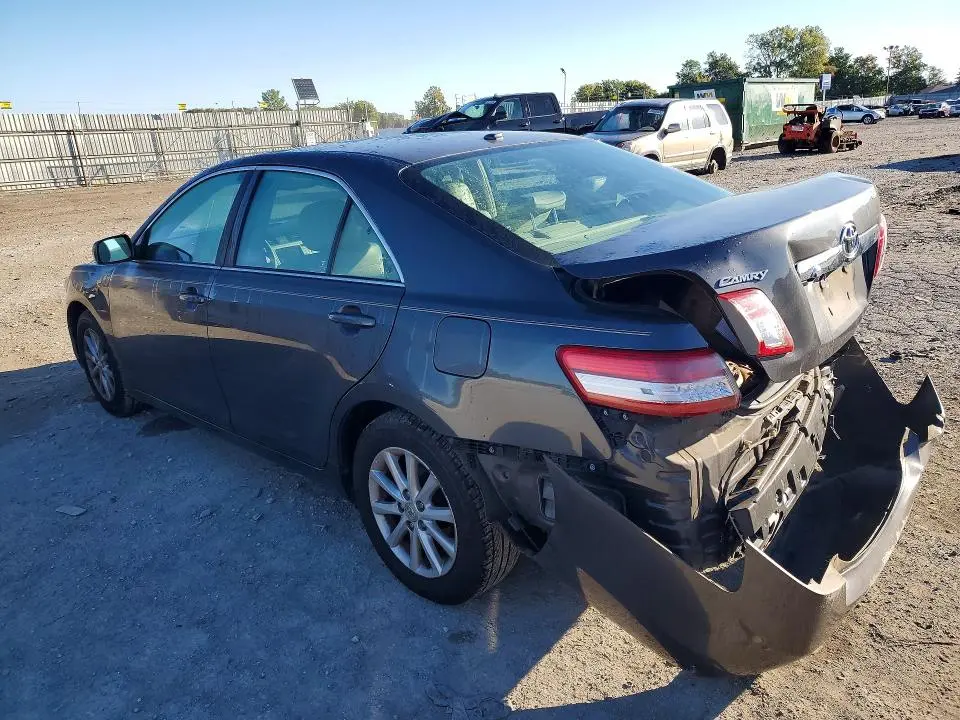 2011 TOYOTA CAMRY XLE  