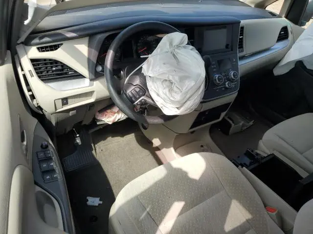 2017 TOYOTA SIENNA LE  