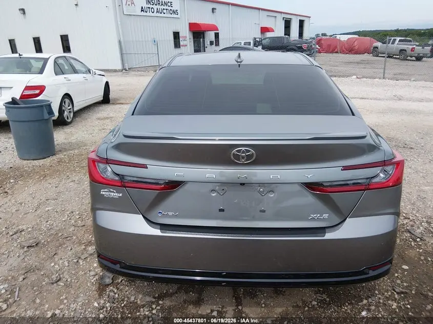 2025 TOYOTA CAMRY XLE
