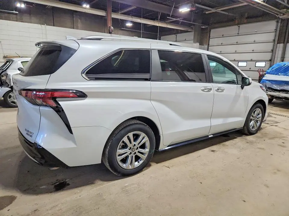 2024 TOYOTA SIENNA PLATINUM 7-PASSENGER  