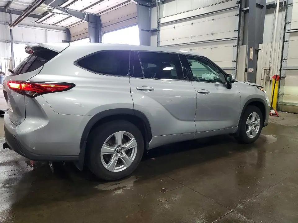 2022 TOYOTA HIGHLANDER LE  