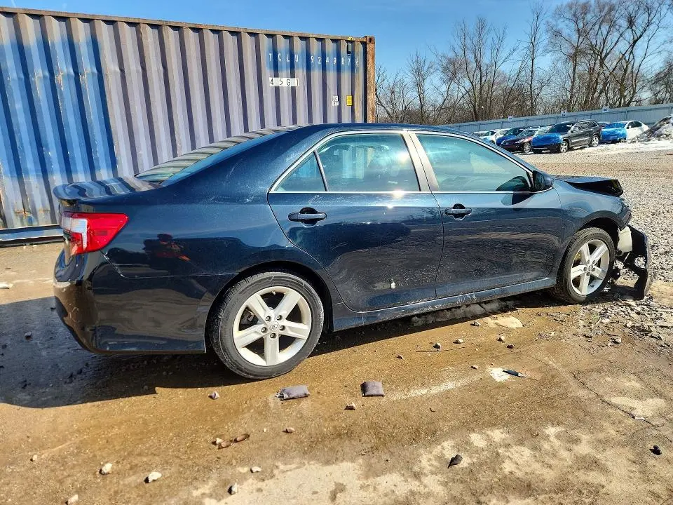 2014 TOYOTA CAMRY SE  