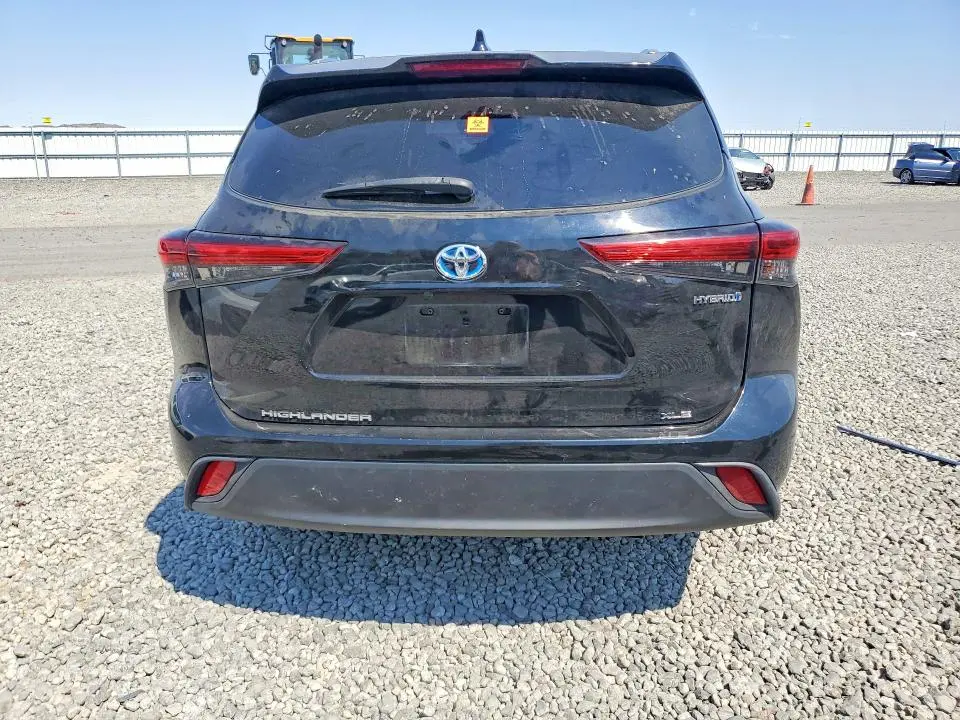 2021 TOYOTA HIGHLANDER HYBRID XLE  