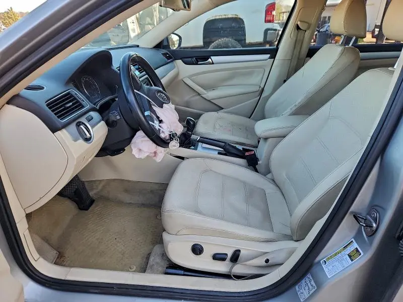 2012 VOLKSWAGEN PASSAT SE  