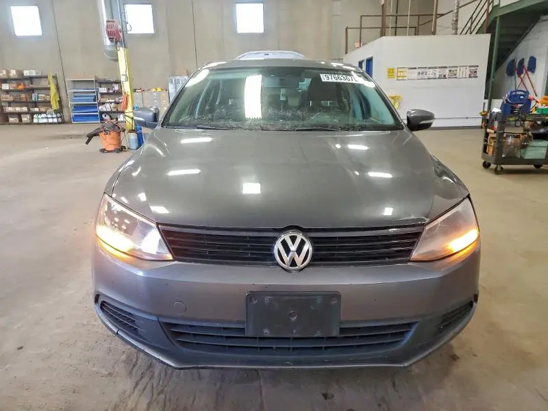 2011 VOLKSWAGEN JETTA SE  