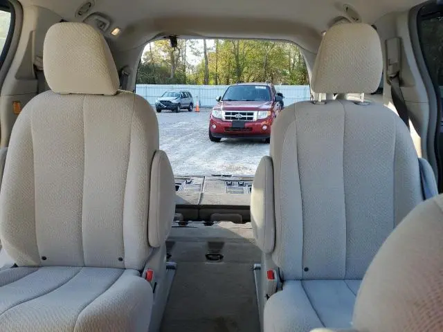 2013 TOYOTA SIENNA LE  