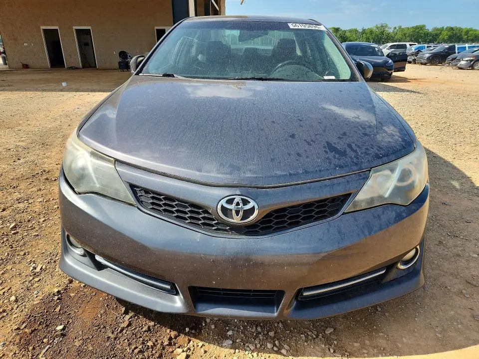 2014 TOYOTA CAMRY SE  
