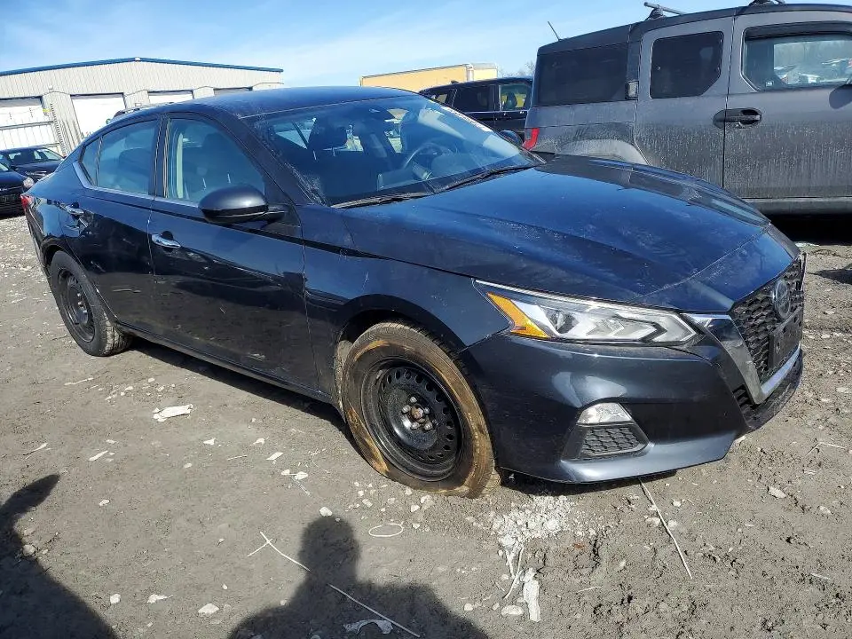 2022 NISSAN ALTIMA SV  