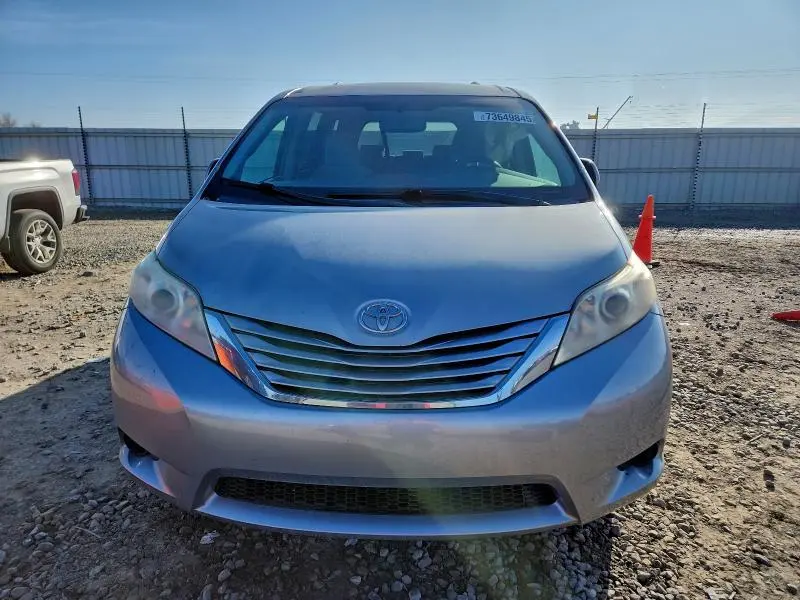 2015 TOYOTA SIENNA LE 8-PASSENGER  
