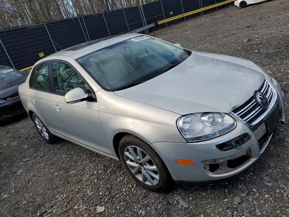 2010 VOLKSWAGEN JETTA SE  