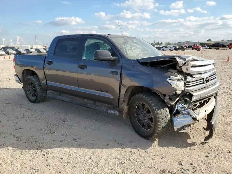 2017 TOYOTA TUNDRA CREWMAX SR5  