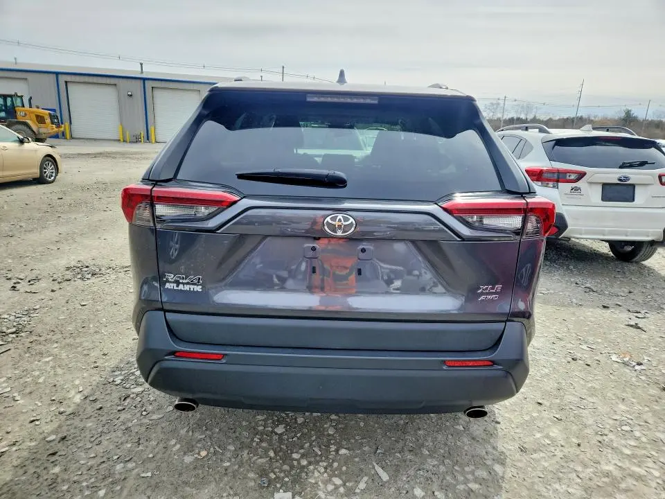 2019 TOYOTA RAV4 XLE  