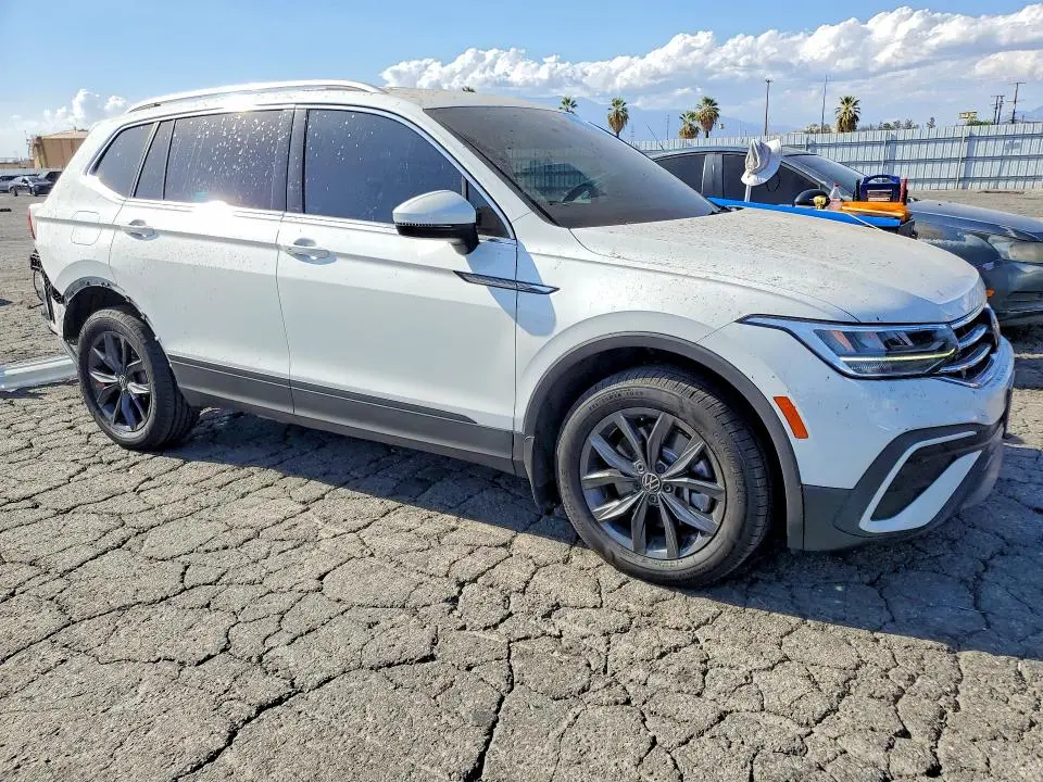 2022 VOLKSWAGEN TIGUAN SE  