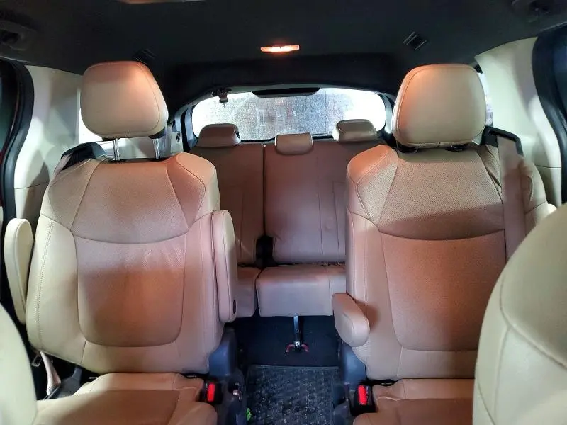 2022 TOYOTA SIENNA LE  