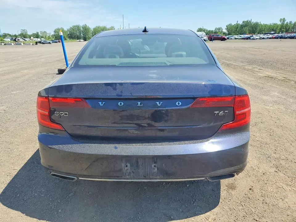 2017 VOLVO S90 T6 MOMENTUM  