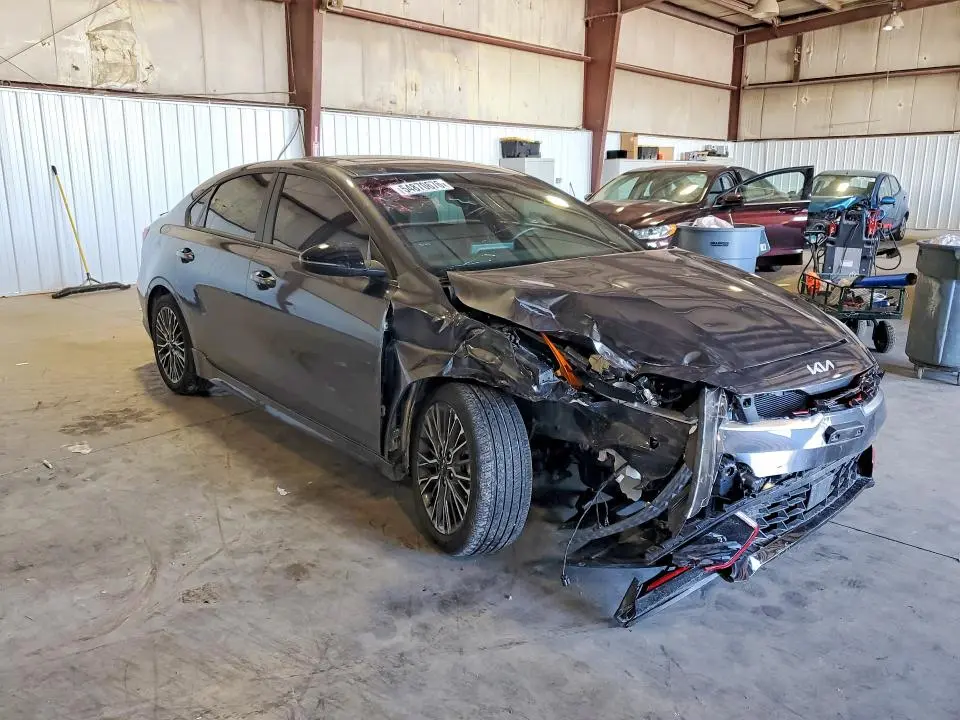 2024 KIA FORTE GT LINE  