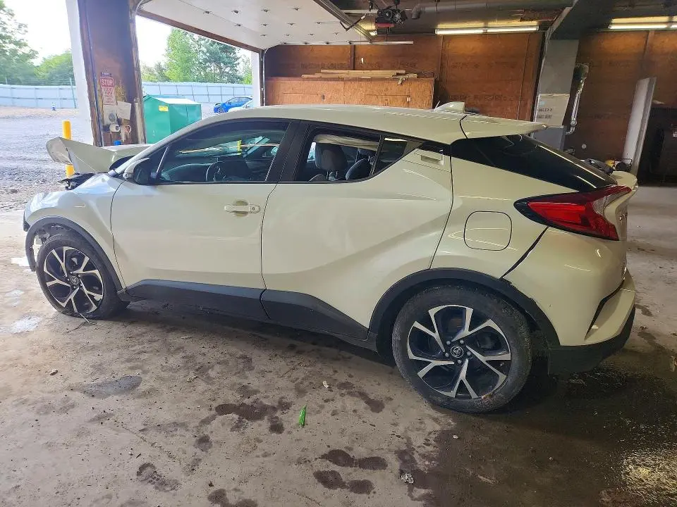 2019 TOYOTA C-HR XLE  