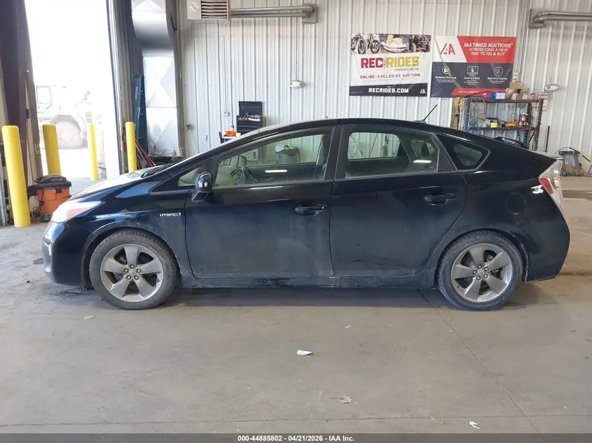 2013 TOYOTA PRIUS THREE SE