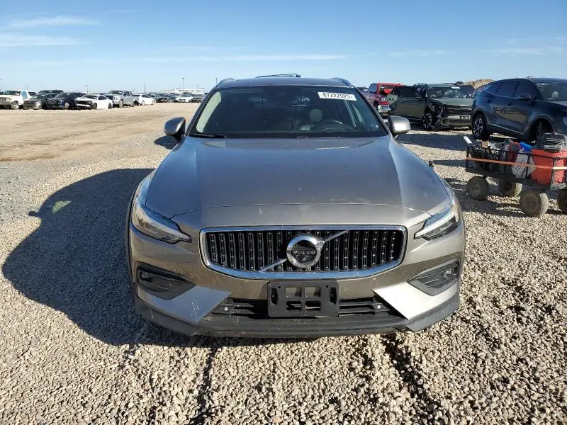 2020 VOLVO V60 CROSS COUNTRY T5 MOMENTUM  