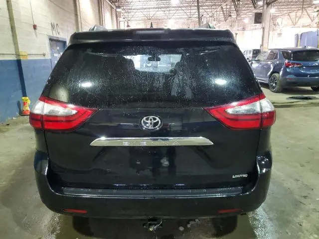 2020 TOYOTA SIENNA XLE  