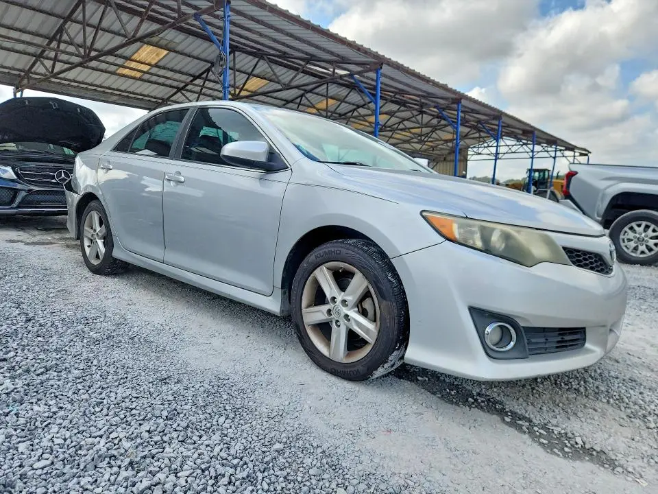 2014 TOYOTA CAMRY SE  