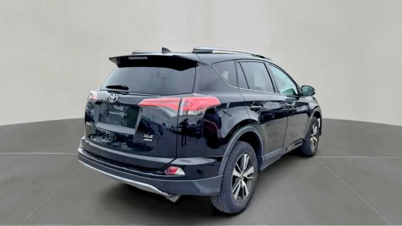 2017 TOYOTA RAV4 XLE  