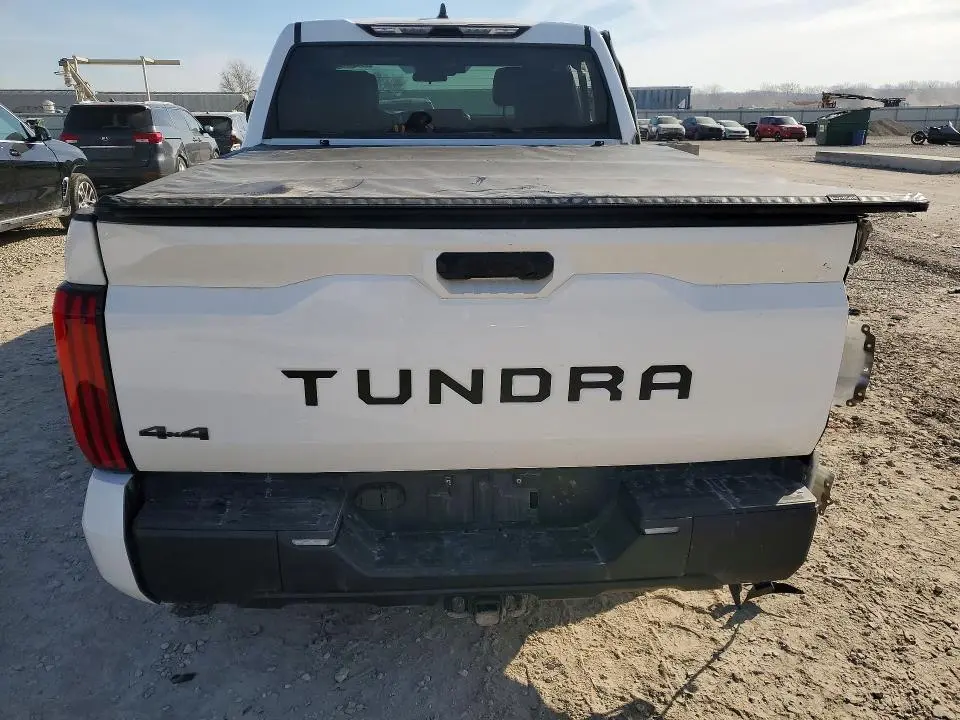 2022 TOYOTA TUNDRA SR5  