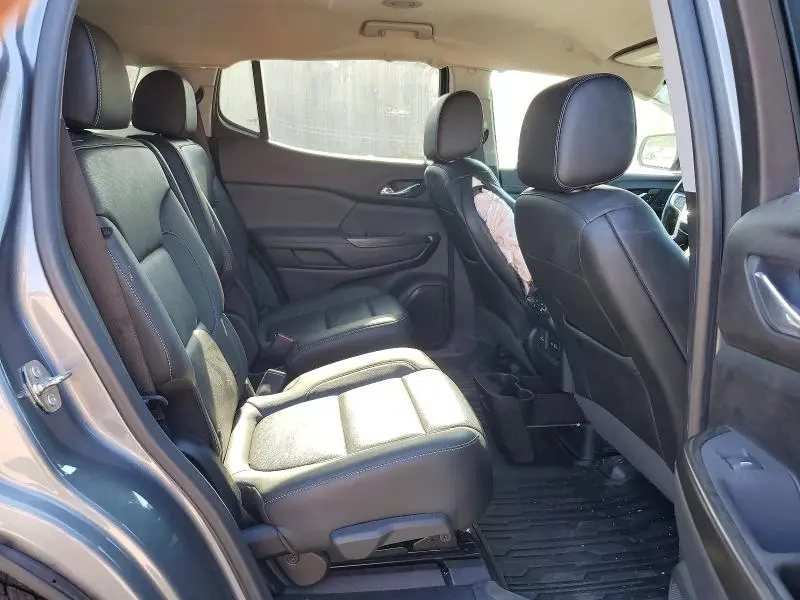 2022 GMC ACADIA SLT  