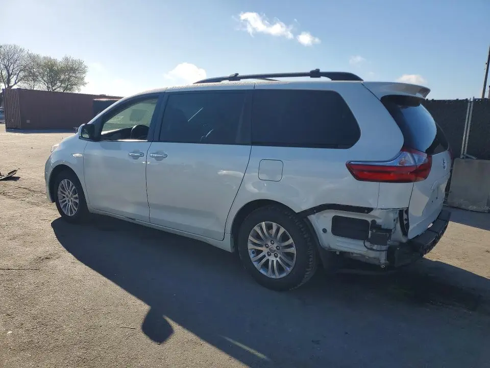 2017 TOYOTA SIENNA XLE 8-PASSENGER  