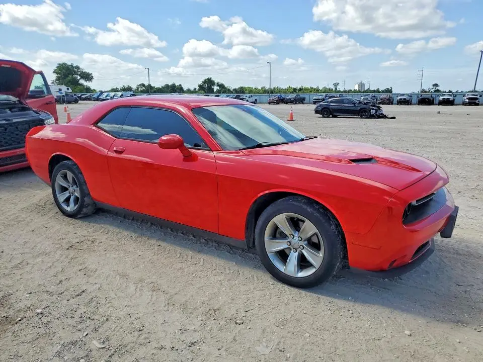 2015 DODGE CHALLENGER SXT  