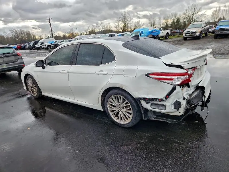 2020 TOYOTA CAMRY XLE  