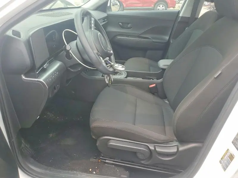 2024 HYUNDAI KONA SE  