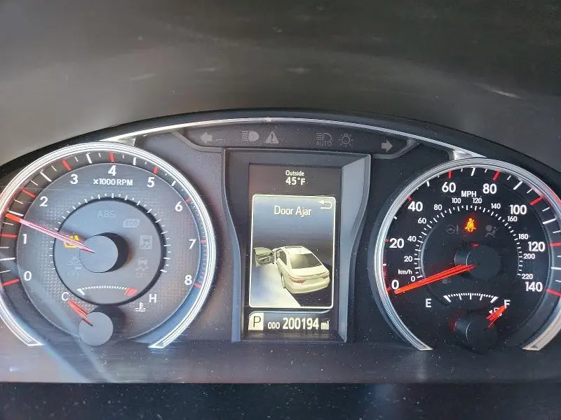 2016 TOYOTA CAMRY LE  