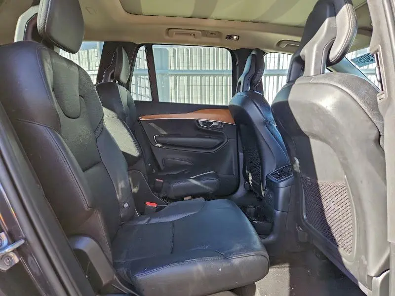 2021 VOLVO XC90 T8 RECHARGE MOMENTUM  