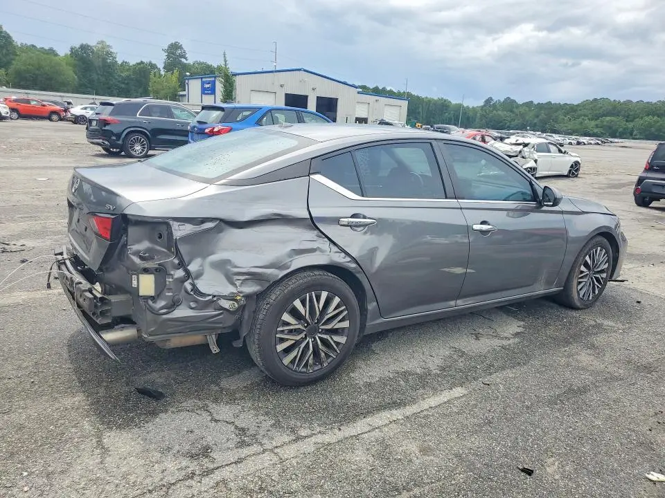 2023 NISSAN ALTIMA SV  
