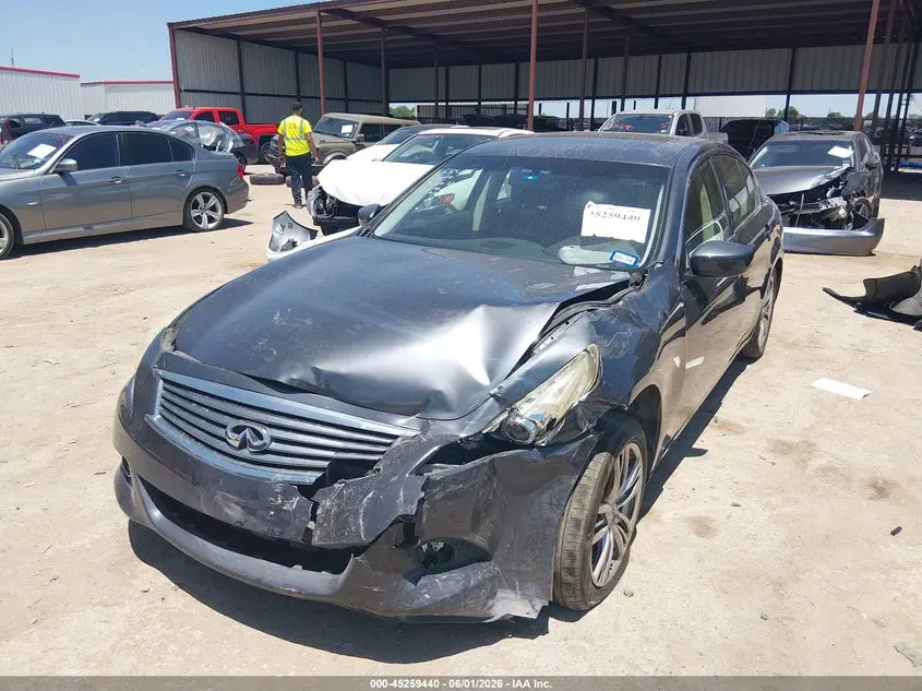 2013 INFINITI G37 JOURNEY