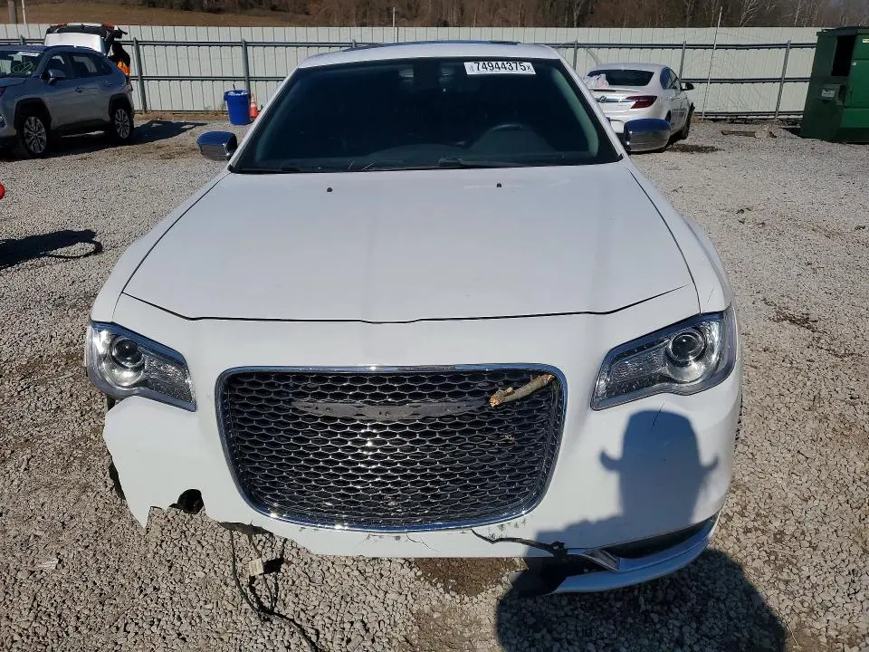 2016 CHRYSLER 300C   