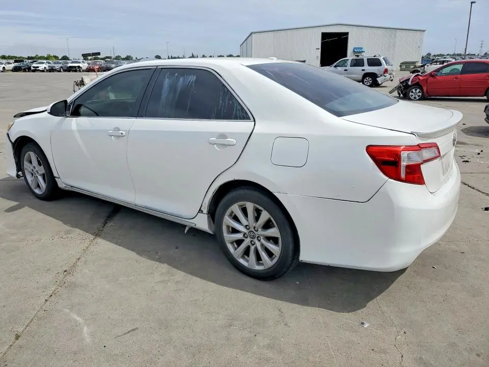 2014 TOYOTA CAMRY SE  